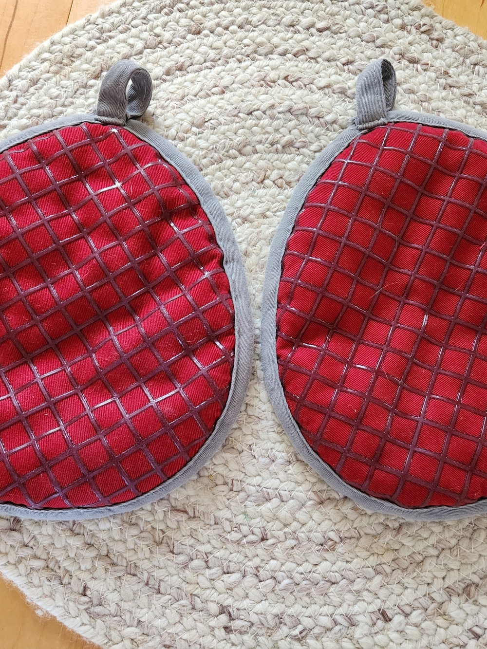 Better Homes And Gardens Red Quilted Kitchen Potholder/Oven Mitts